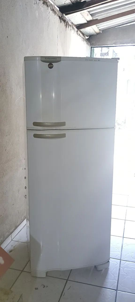 Geladeira com problema ler descrição 