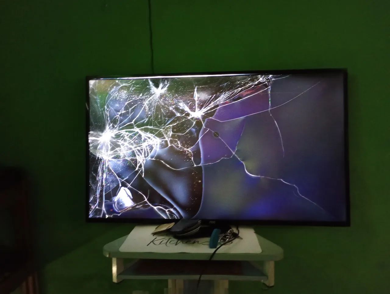 TV AOC, - Foto 3