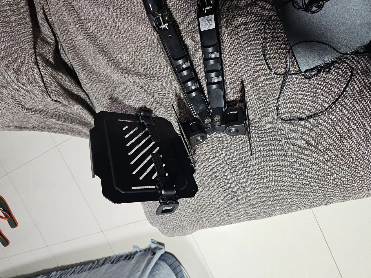 MONITOR 31,5 POLEGADAS- Bi ARTICULADO A GAS  - Foto 4