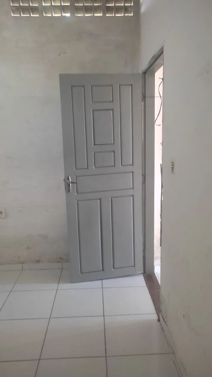 Alugo casa pequena 400,00