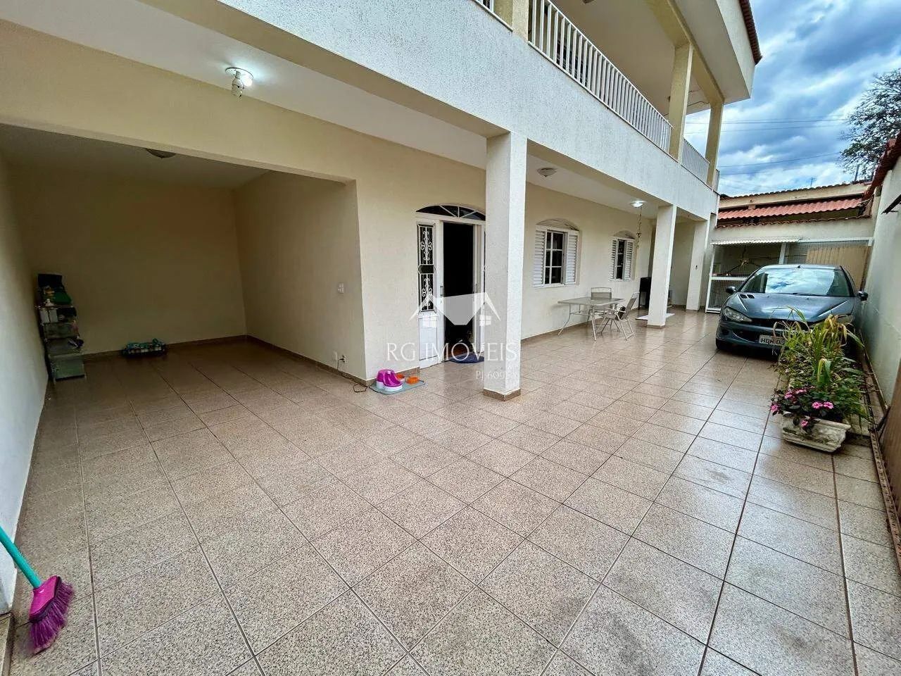 CASA 3 QUARTOS COM SUÍTE - MILIONÁRIOS