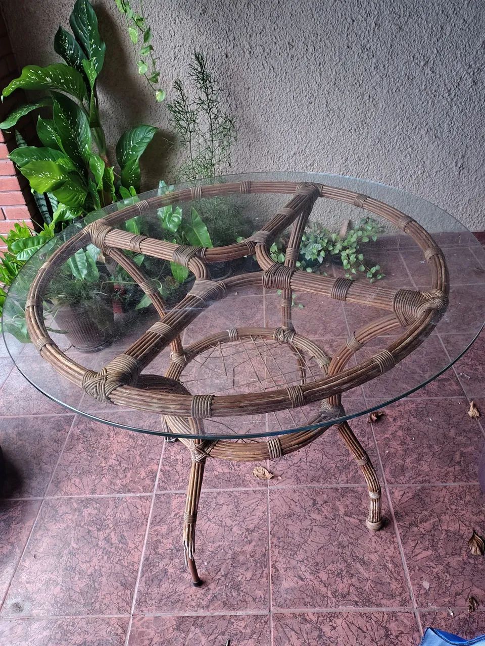 Mesa e Cadeiras de metal