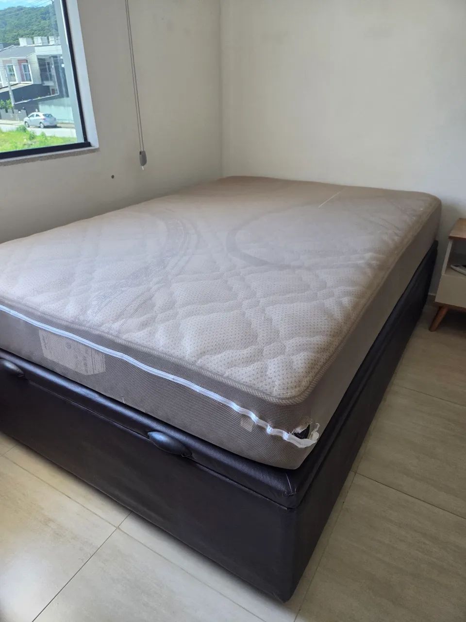 Colchão de viúva e box baú 