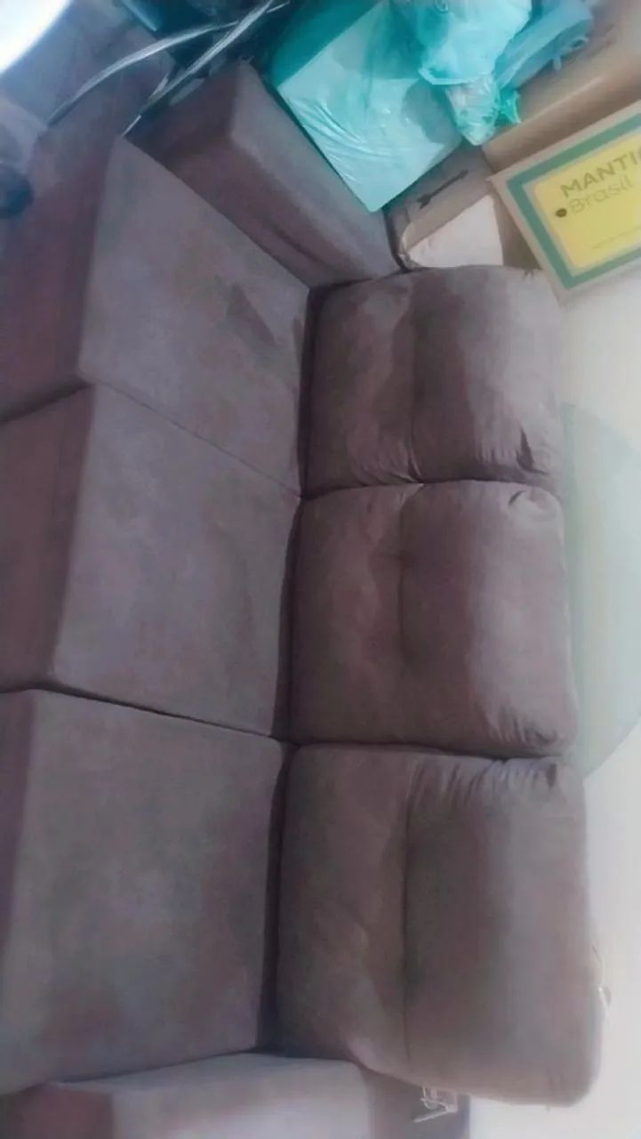 Vendo sofá 3 lugares retrátil na cor marrom  - Foto 4