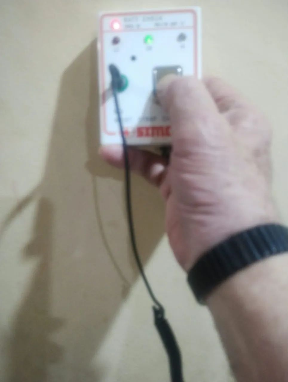 Monitor de Braceletes de Aterramentos de Eletrostatica Compacto - semi novo com estojo - Foto 4