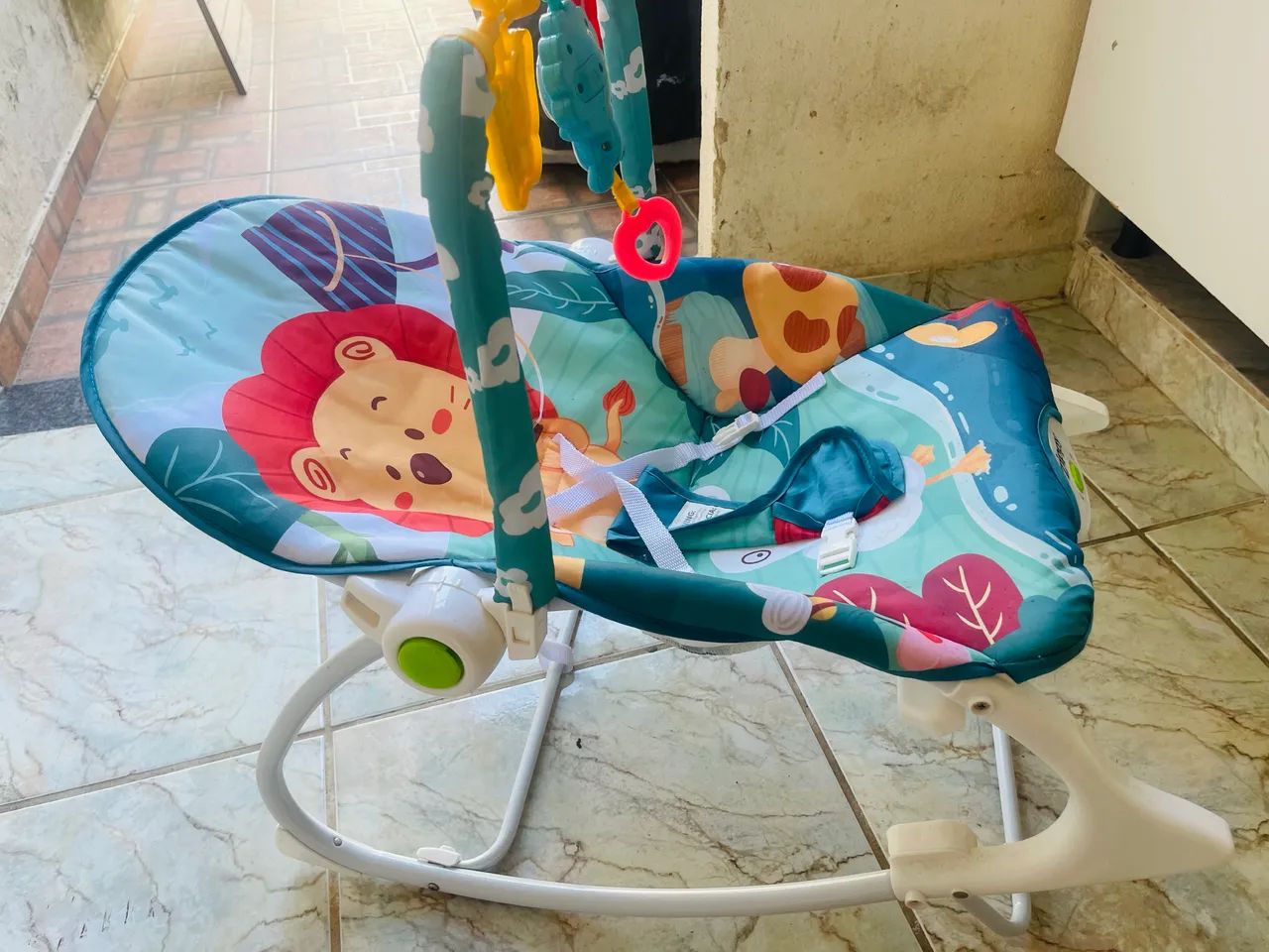 Cadeira de Balanço e Descanso com Sons Musicas e Vibrações suaves da Zippy Toys  - Foto 2