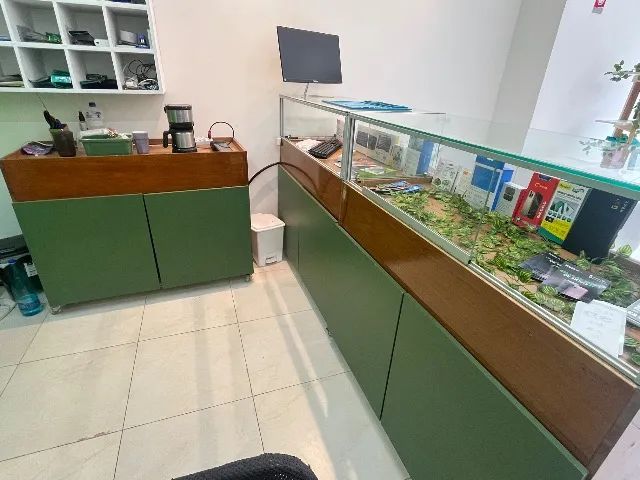 Balcão com vitrine e portas  - Foto 4