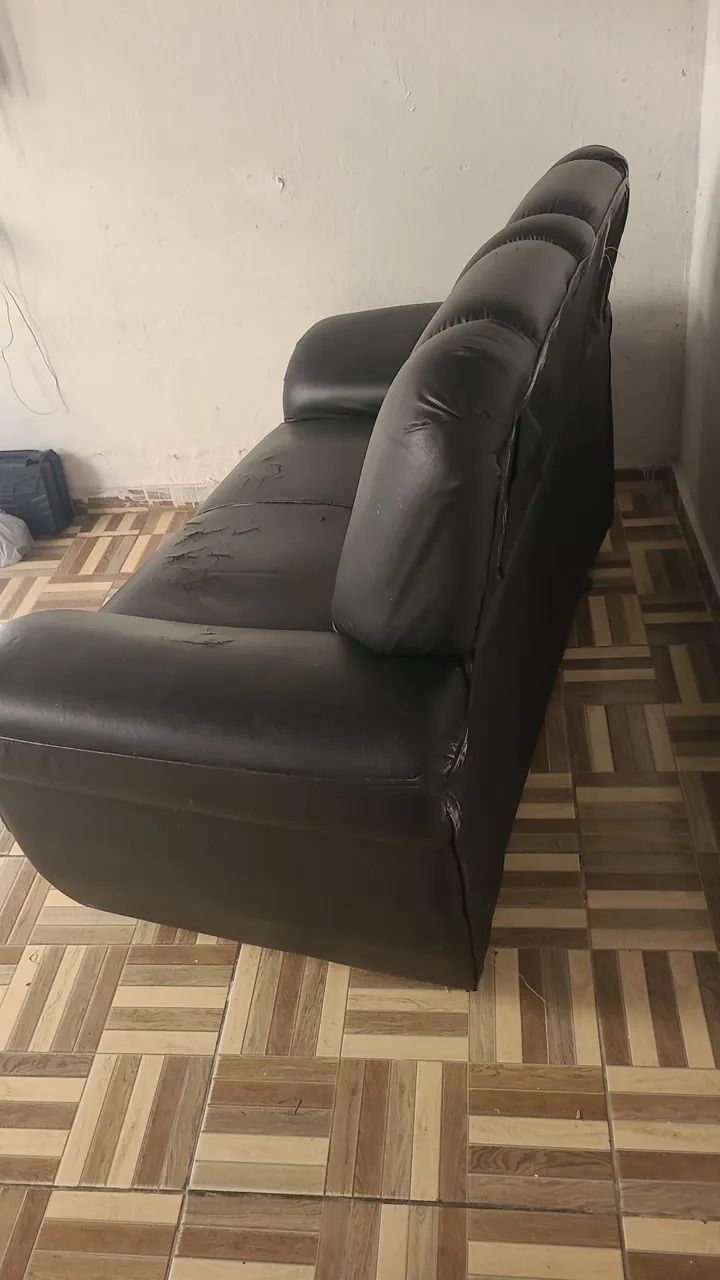Sofá preto de 2 lugares  - Foto 2