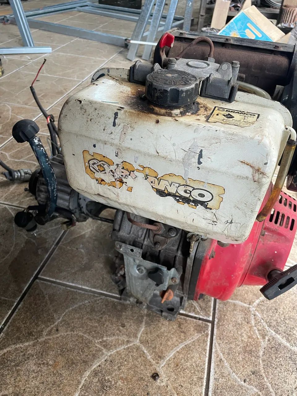 Vendo motor 10 HP + caixa de transmissão + rabeta e hélice  - Foto 4