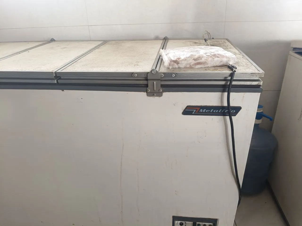 Freezer  semi novo 