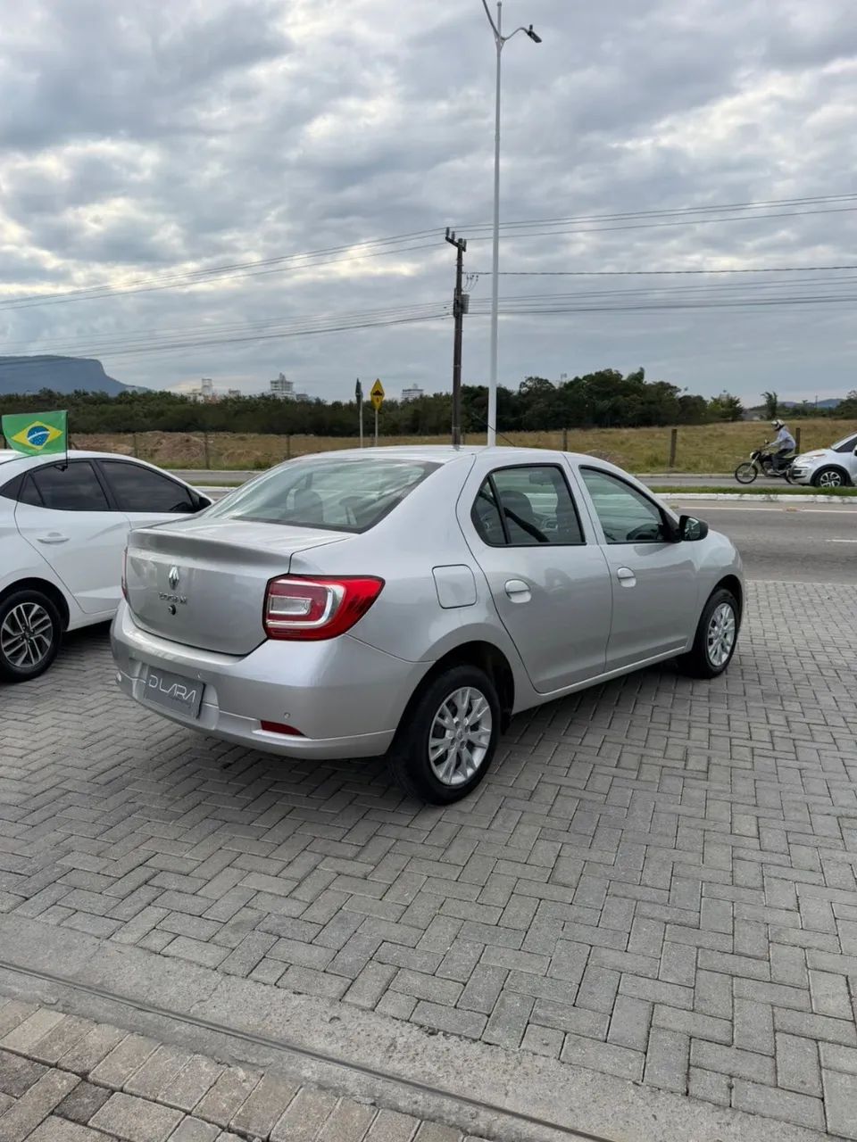 Renault Logan Zen Flex 1.0 12V 4P Mec. 2023 - Foto 3