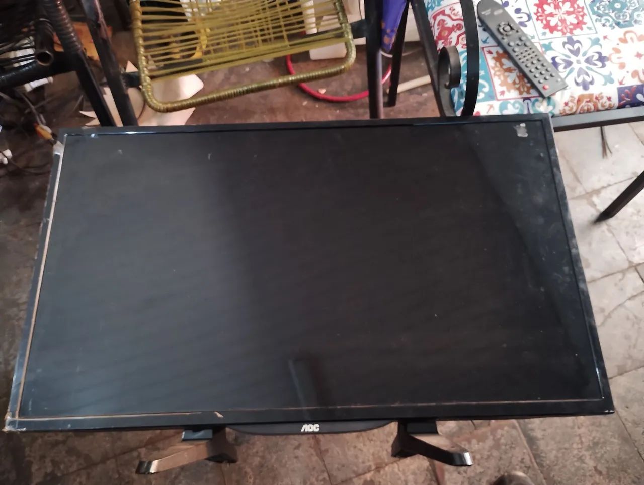 3 tvs com defeito por 100,00