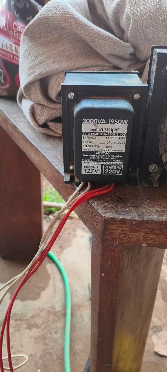 Antena, Transformador e poste de energia com caixinha  - Foto 3