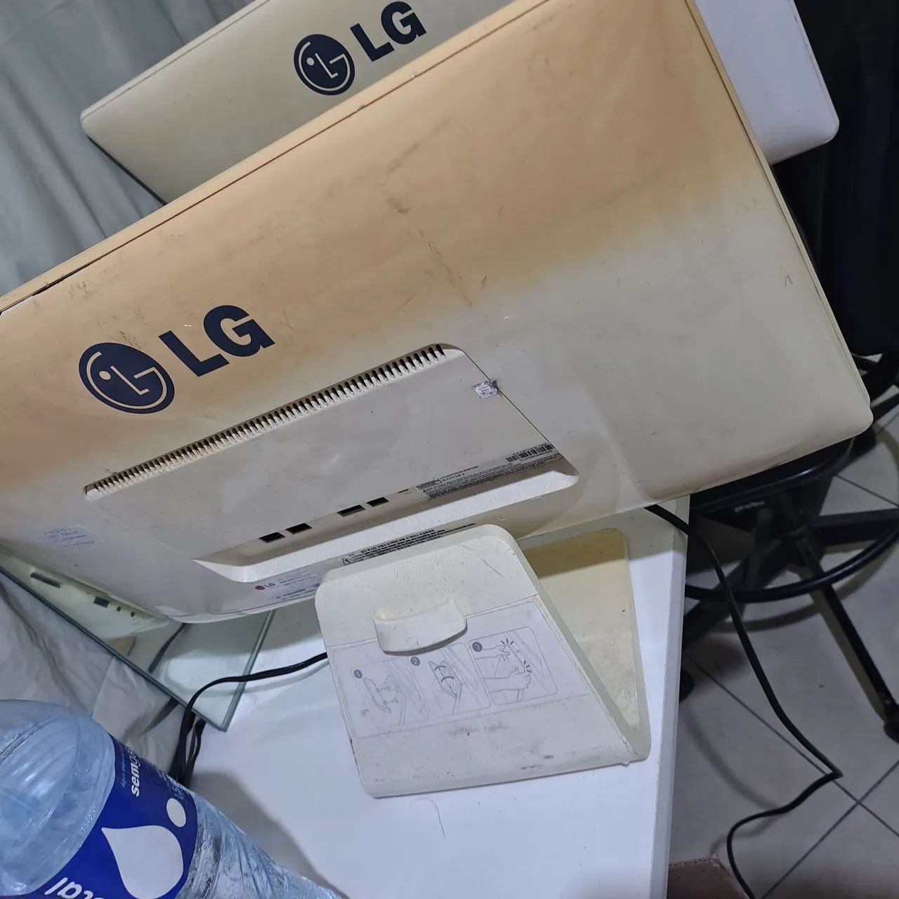 2 carcaças de ALL in one lG sem placas sem fonte 