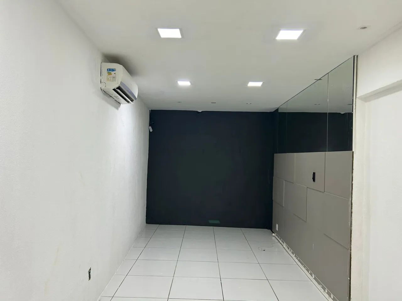 Alugo casa comercial na Madalena ( Térreo) 