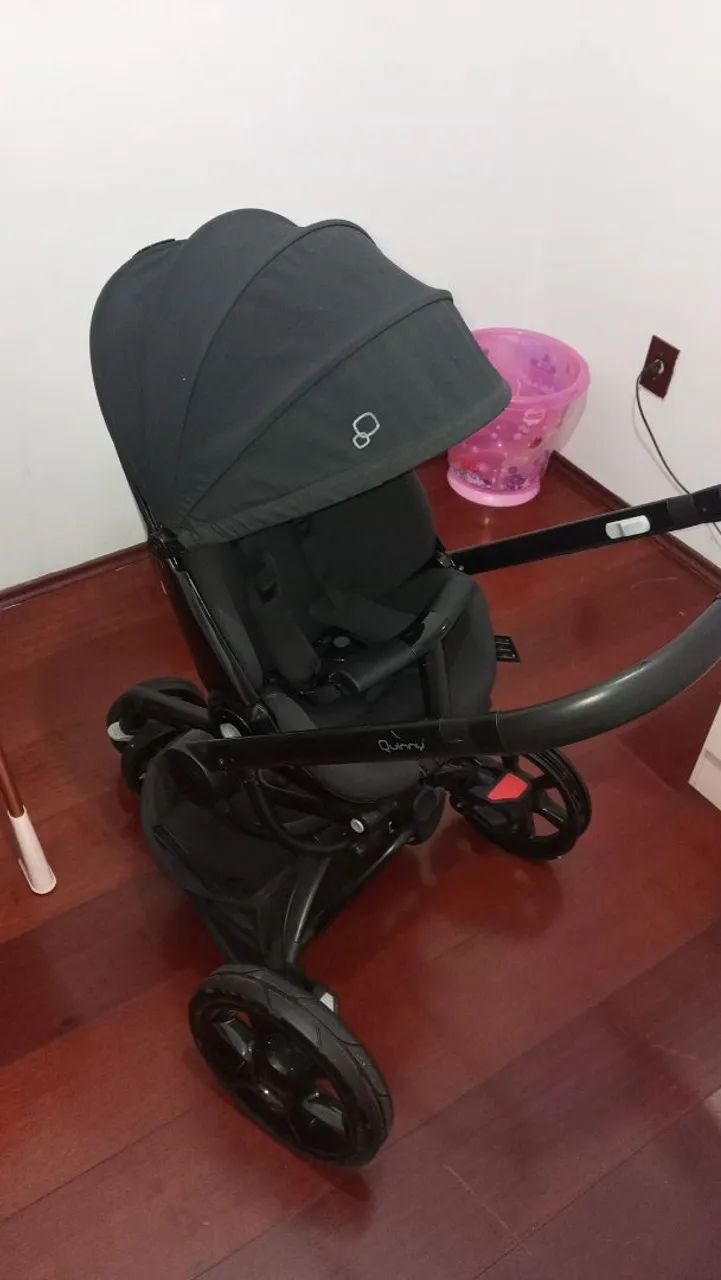 Carrinho de bebê quinny