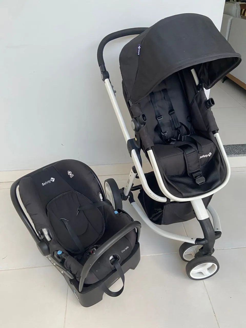 Vendo carrinho de bebê+ bebê conforto  - Foto 4