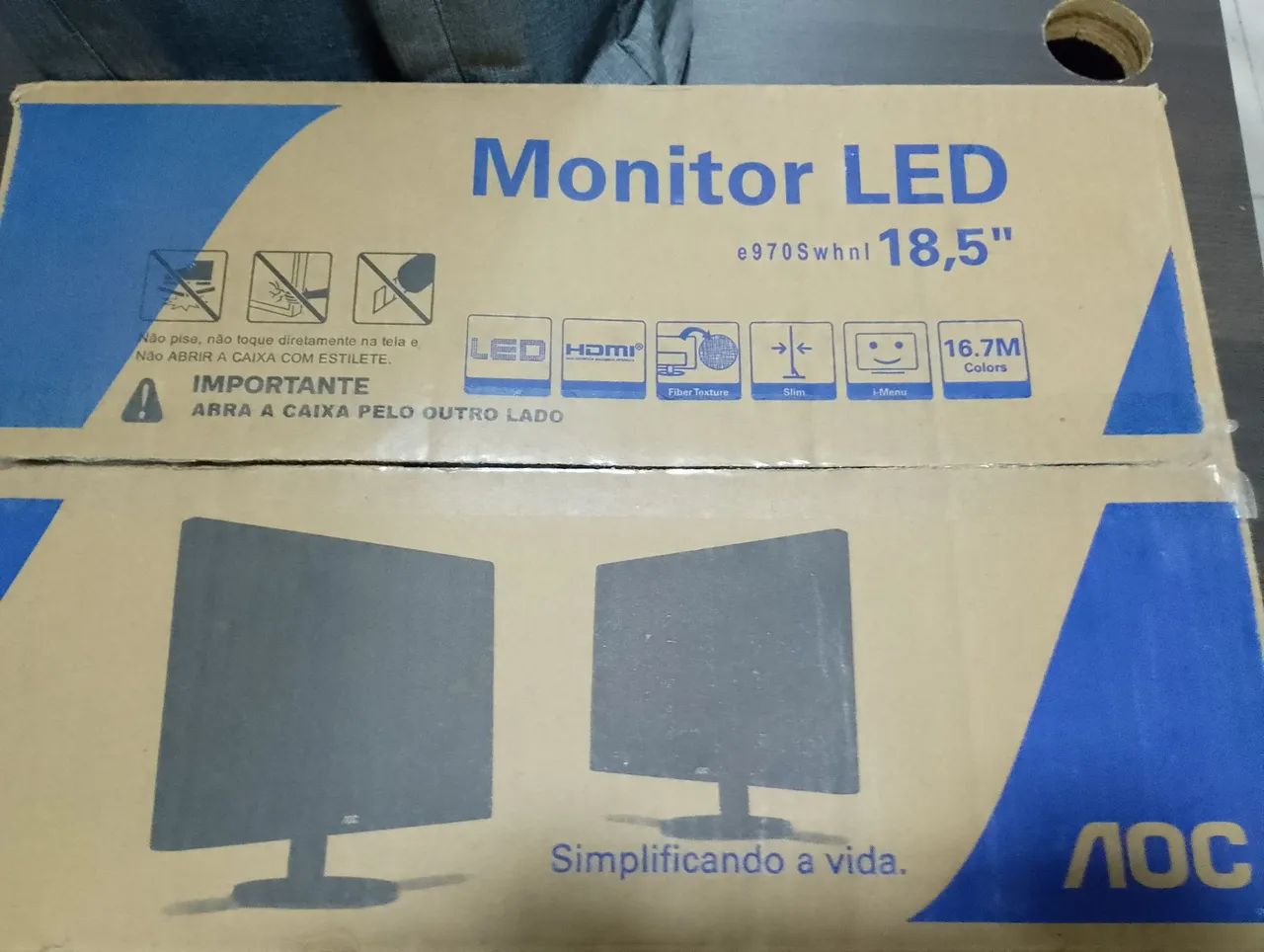 Monitor AOC 18,5 , com caixa e cabos.