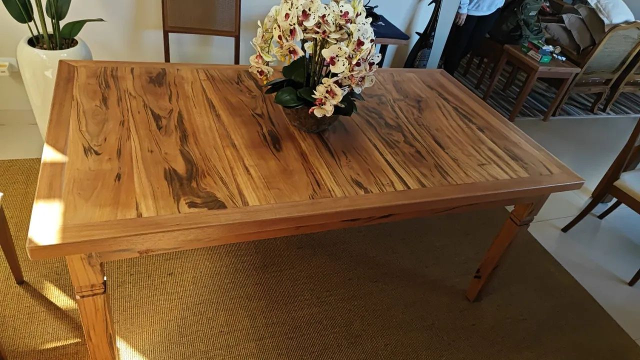 Mesa de jantar 6 lugares madeira maciça - NOVA - Foto 4