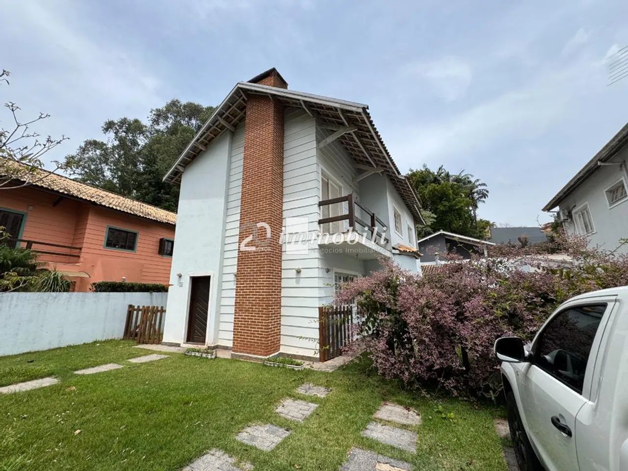 Casa à venda e para alugar em Cotia, Granja Viana, com 3 quartos, com 178 m²