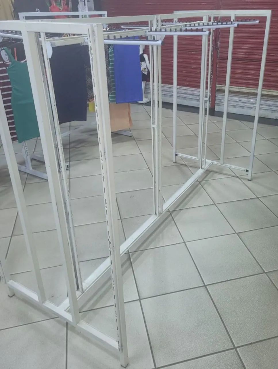 Oportunidade! Araras Comercial Expositora de Roupas - Foto 4