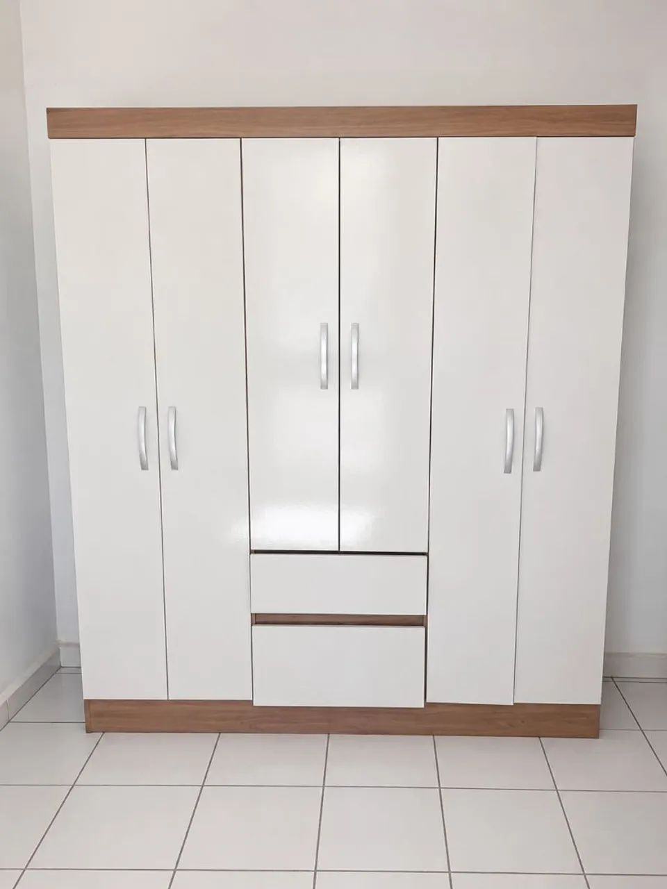 Guarda roupa semi novo