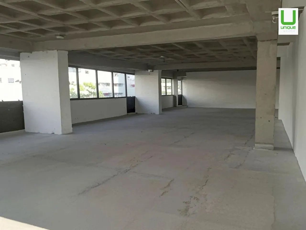 SALA COMERCIAL COM 244 M² NO BAIRRO ESTORIL