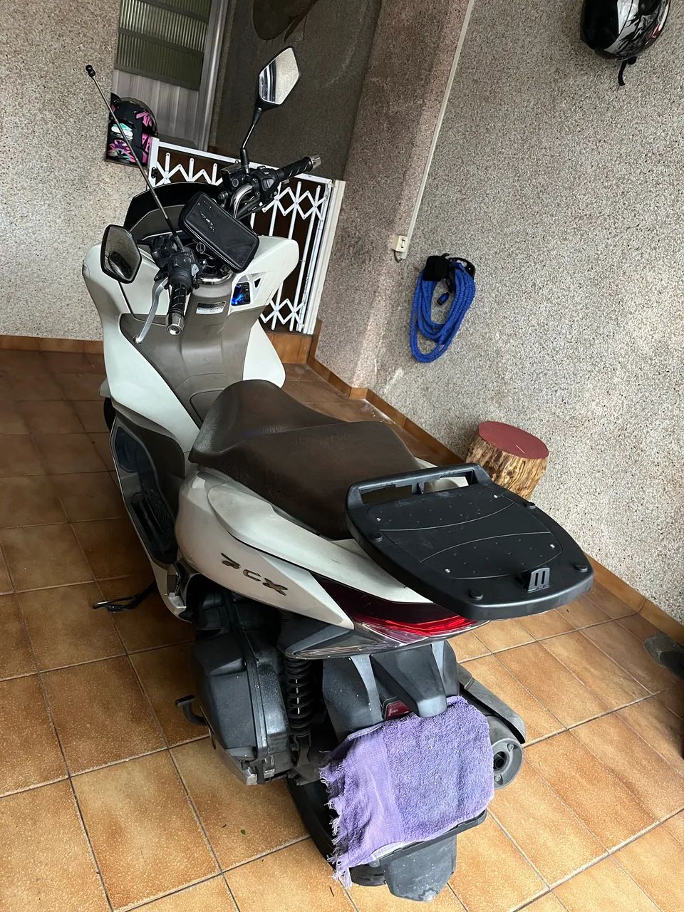 PCX DLX 2019 Creme  - Foto 4