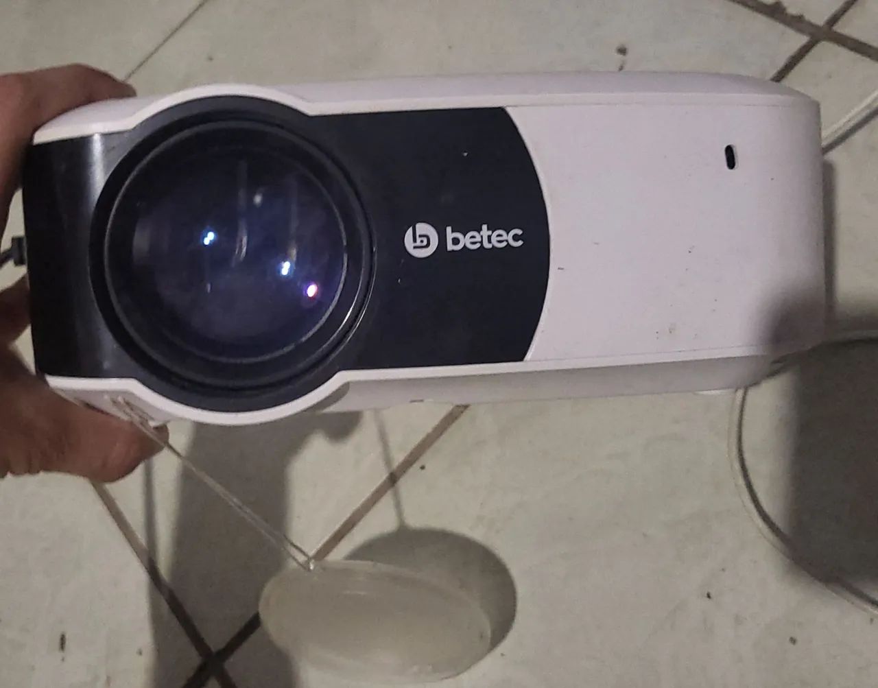 Projetor tv portátil Betec 
