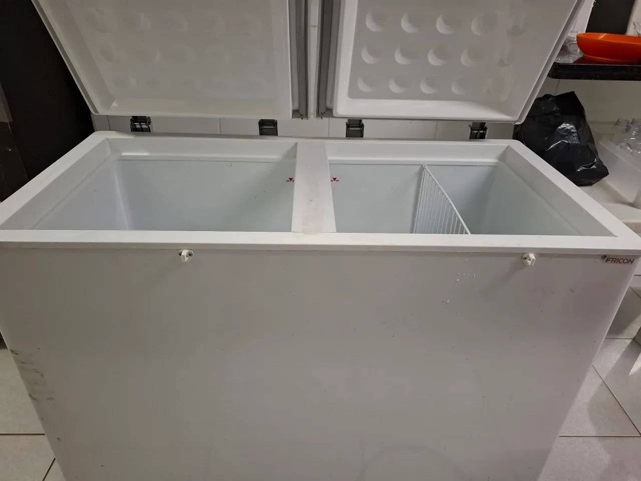 Freezer Horinzontal dupla ação 411lt tp dupla chapa 220v