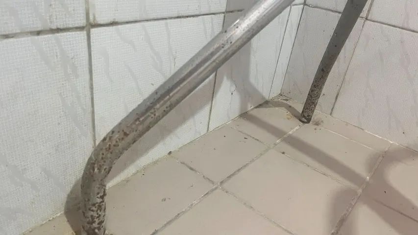 Mesa de Vidro Temperado 4 Lugares com Base em Metal - Foto 3