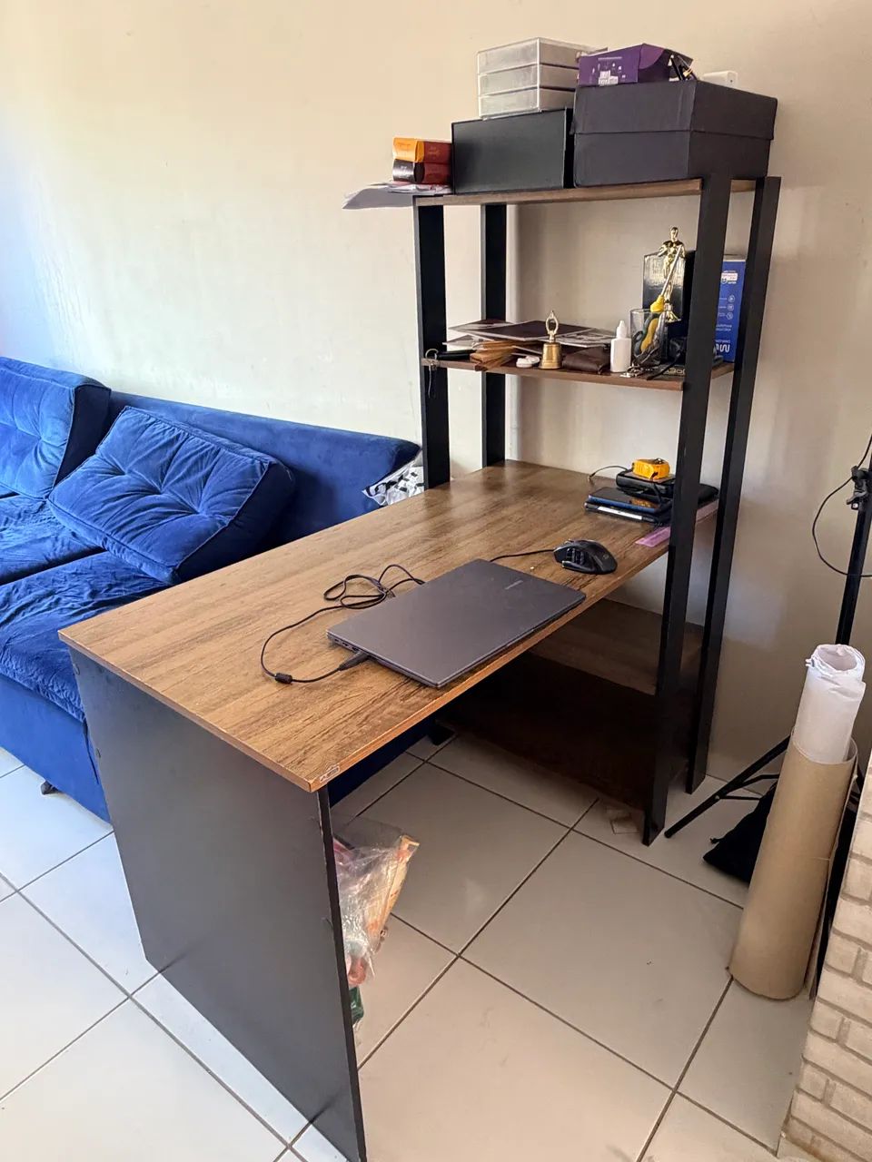 ESCRIVANINHA COM ESTANTE LATERAL
