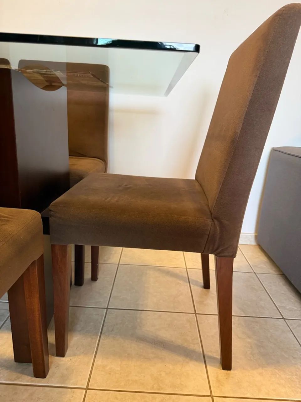 Mesa de jantar com 6 cadeiras- Elegante e confortável. - Foto 5