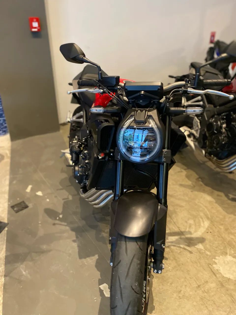 CB 650 R 2027 - Foto 4