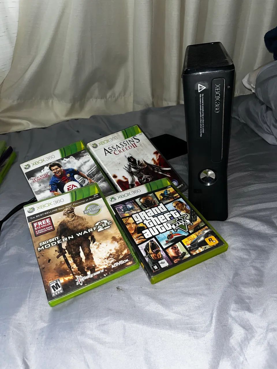 xbox 360 (travado) kinect, 11 jogos e 2 manetes  - Foto 4
