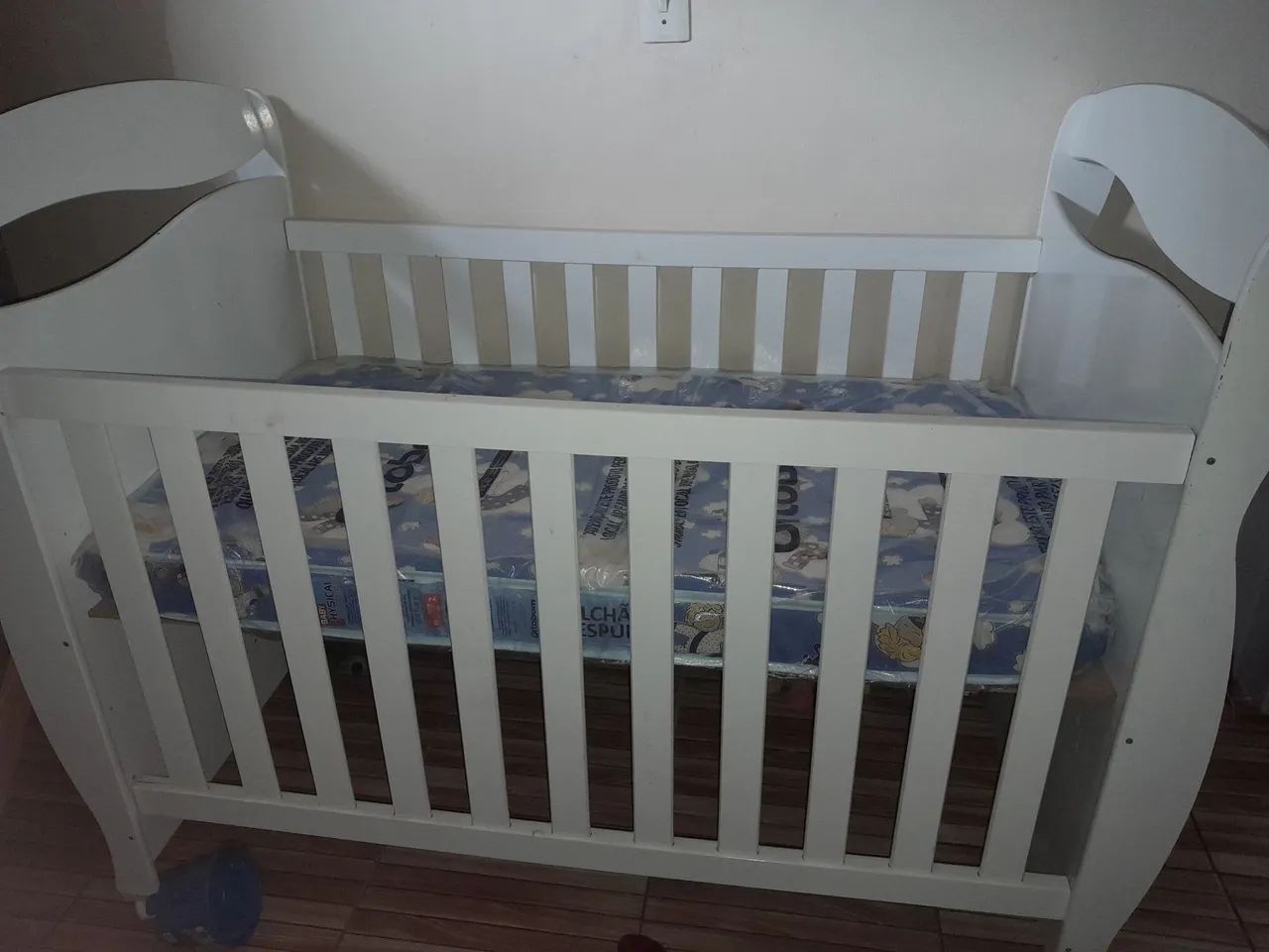 Vendo berço em bom estado .