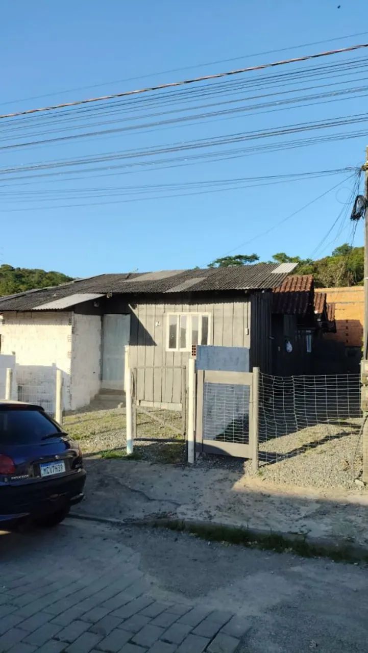 Alugo kitnet de madeira 3 comodos - Foto 2