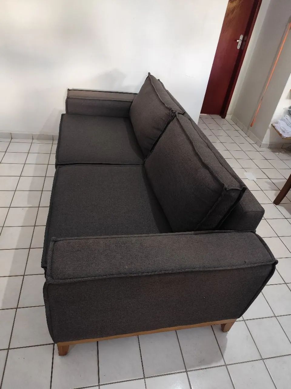 Sofá 4 lugares em linho