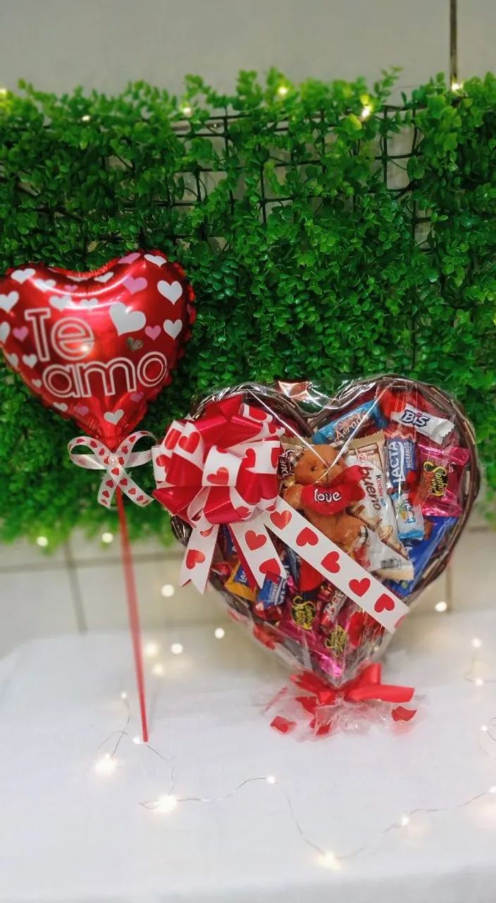 Cesta de Chocolates Com Ursinho e Balão.  - Foto 4