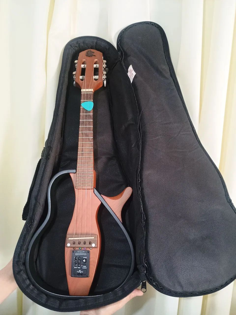 Cavaquinho elétrico Marques Vazado