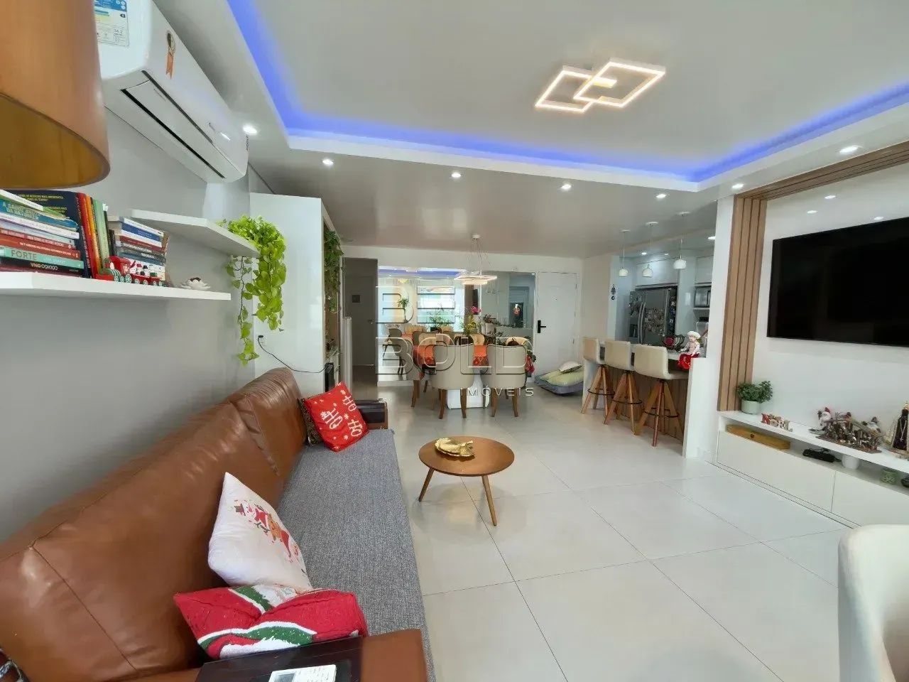 Apartamento amplo com 3 dormitórios no Kobrasol - Foto 2