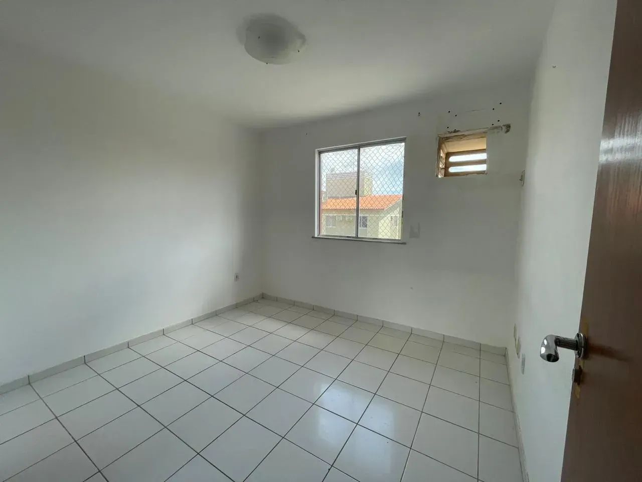 VENDO APARTAMENTO NO TURU 2 QUARTOS E VARANDA - Foto 3