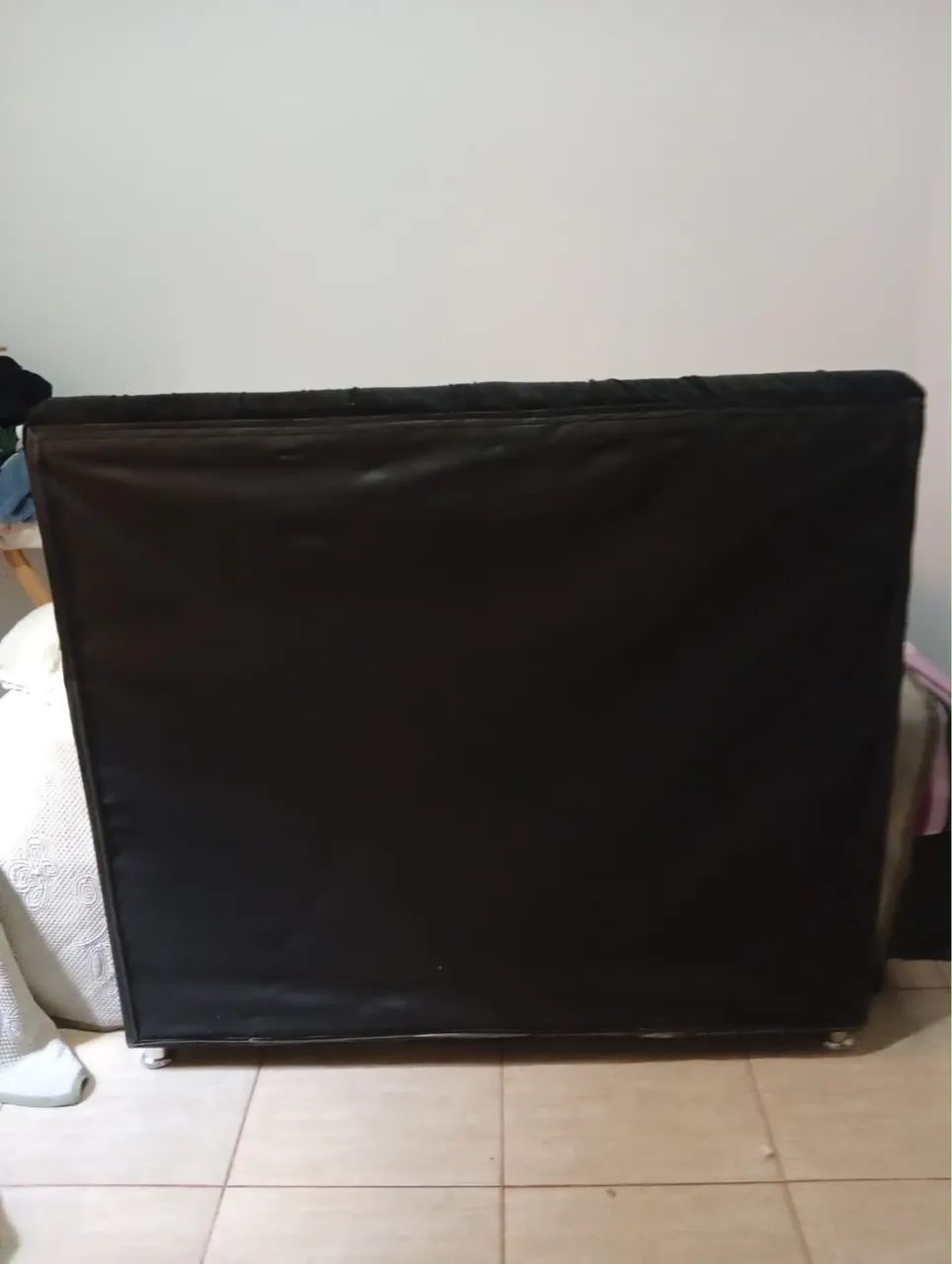 Cabeceira Estofada Preta para Cama Box (Excelente Estado) - Foto 2