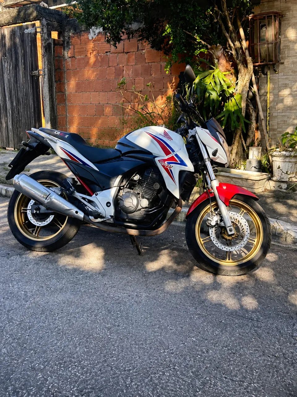 Cb 300