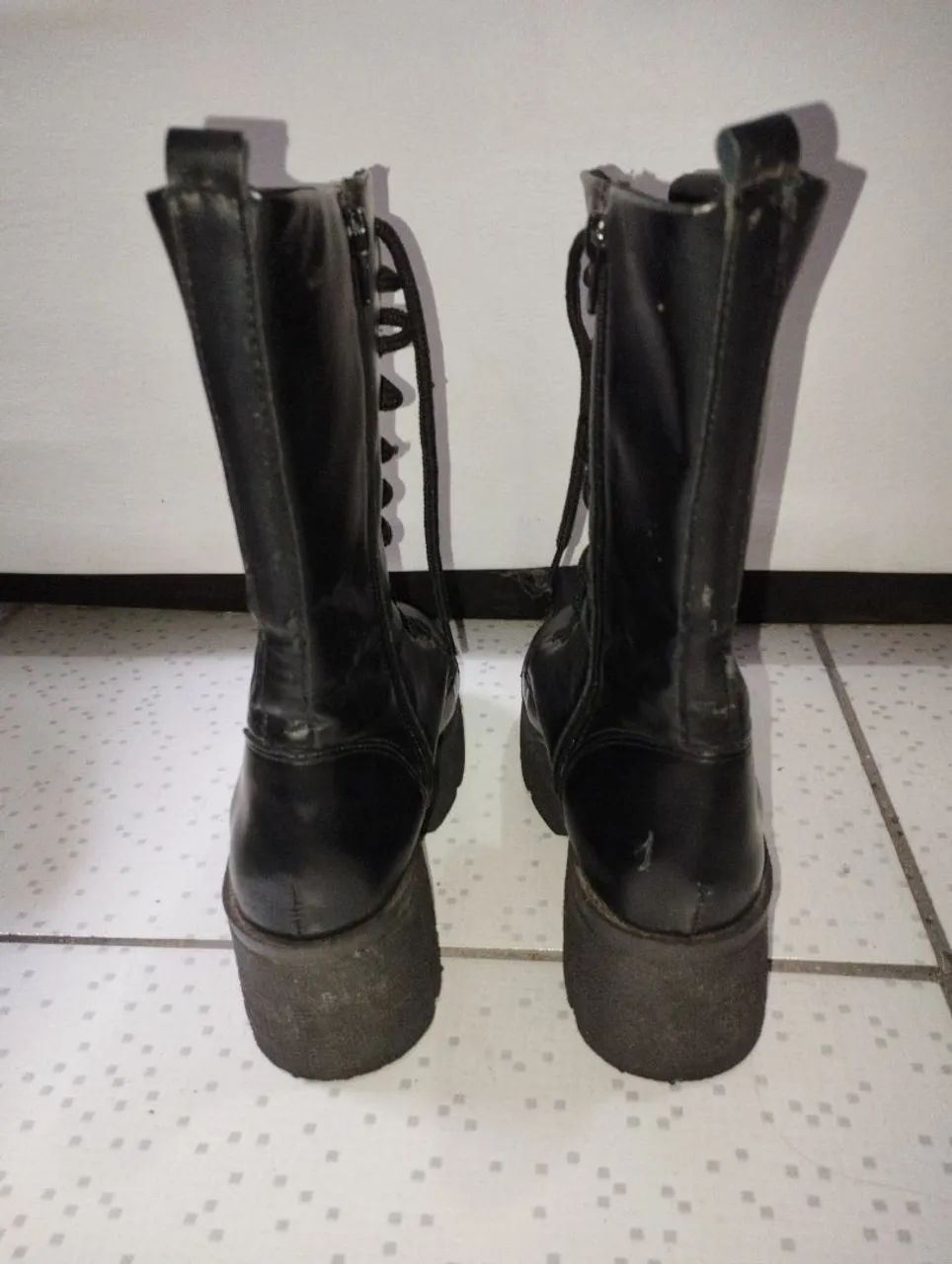 Vendo Bota preta de Couro (Cano Alto) - Foto 5