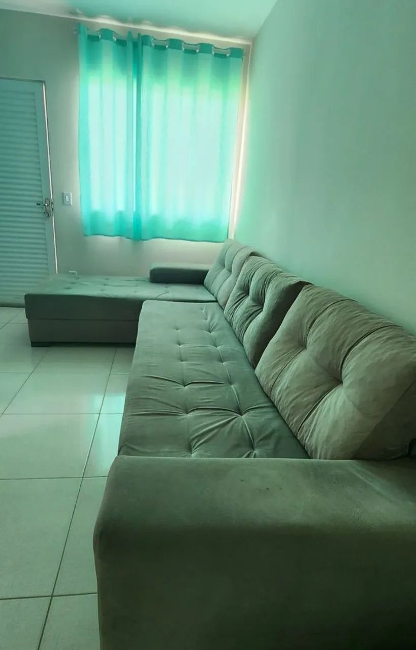 Sofá e almofadas (o puff não). 439340409784913922