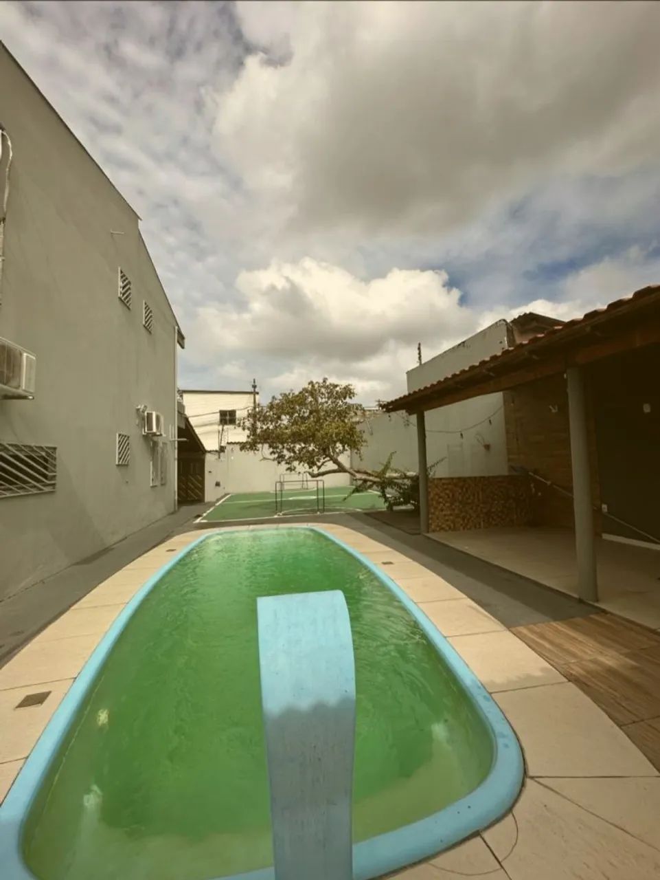 Casa Duplex 4 Quartos, 2 Suítes com Piscina e Quadra - Japim