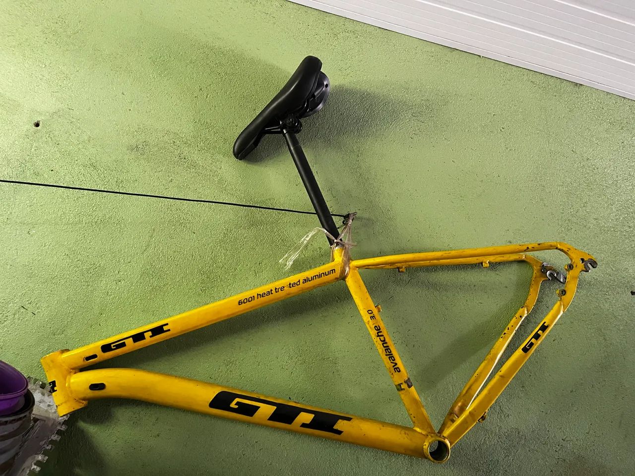 Vendo quadro GTI aro29 amarelo