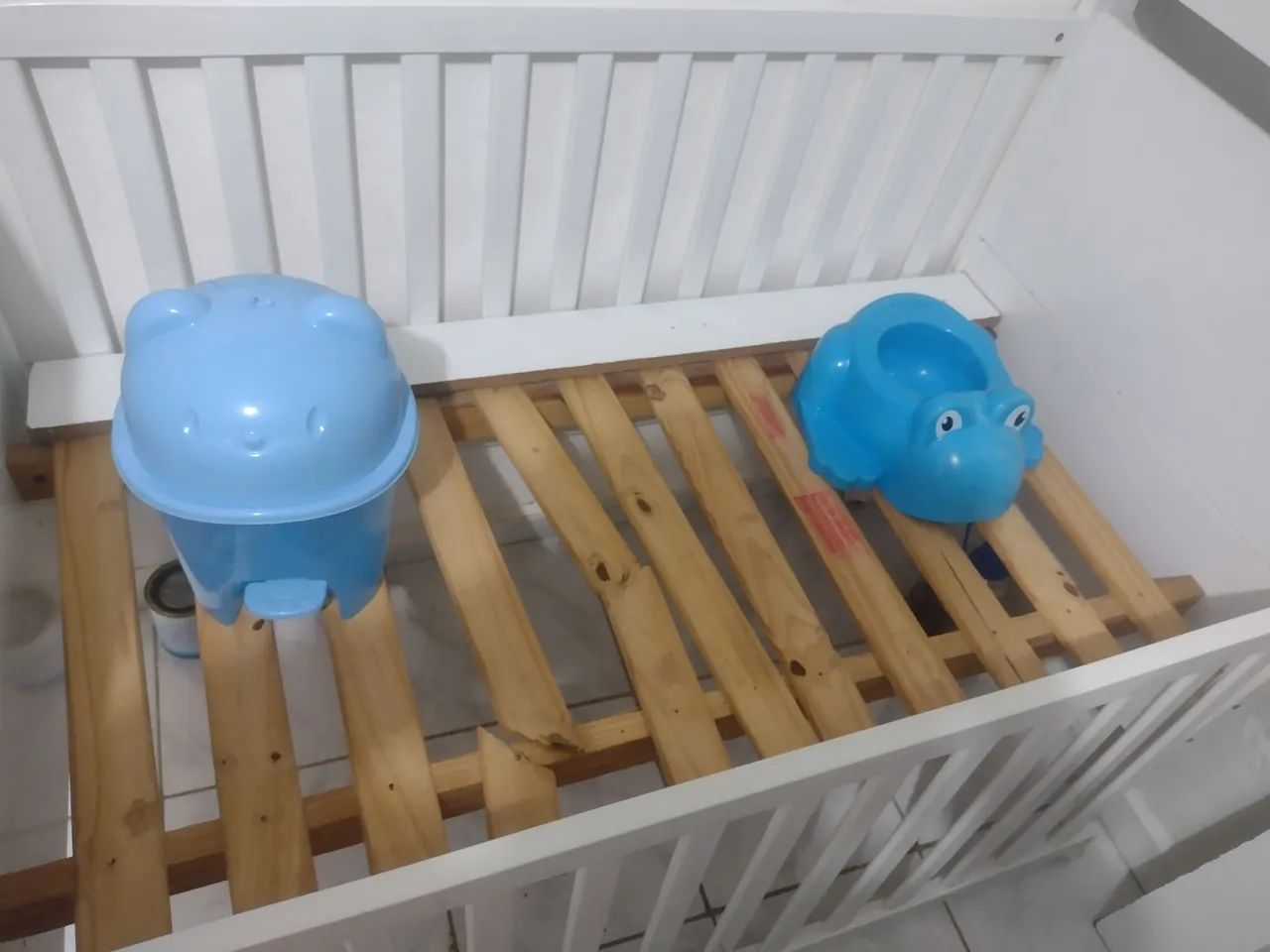 Selling an American-style crib.65579519920259122