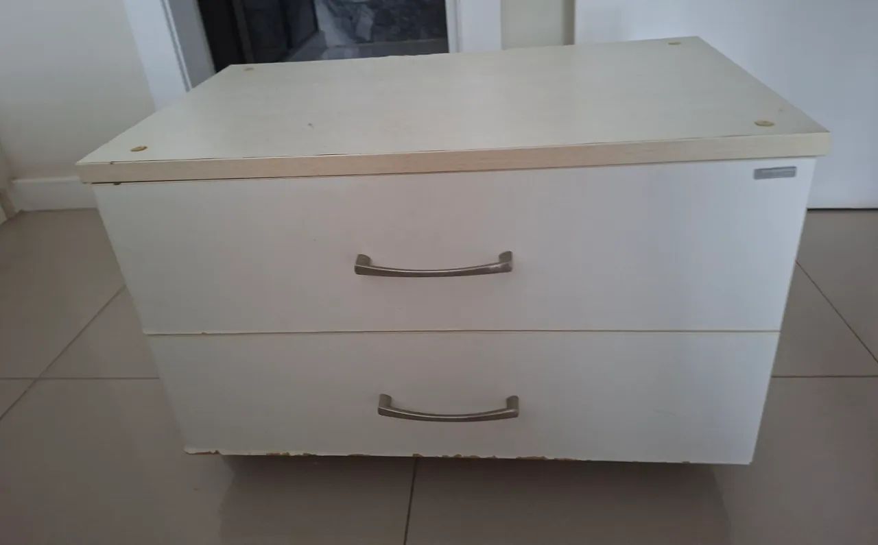 Mesinha/Armário de banheiro